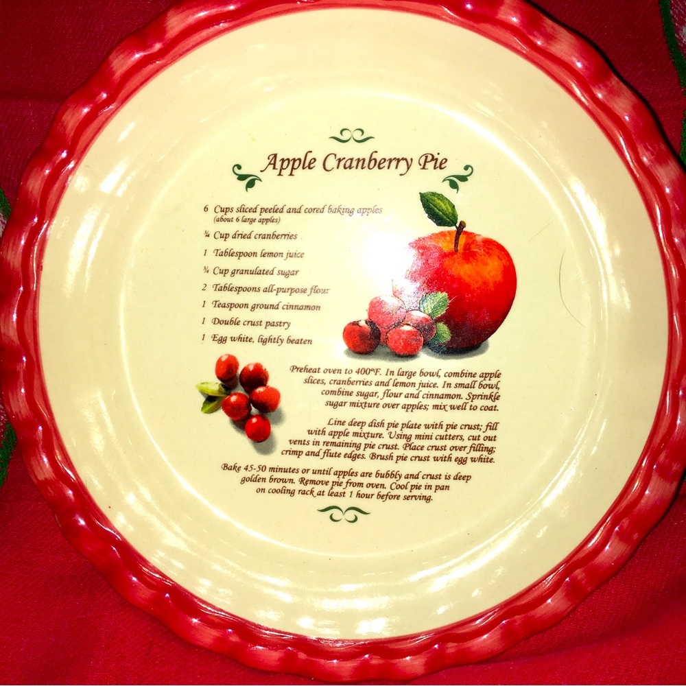 *SOLD* Vintage ceramic cranberry apple pie dish.